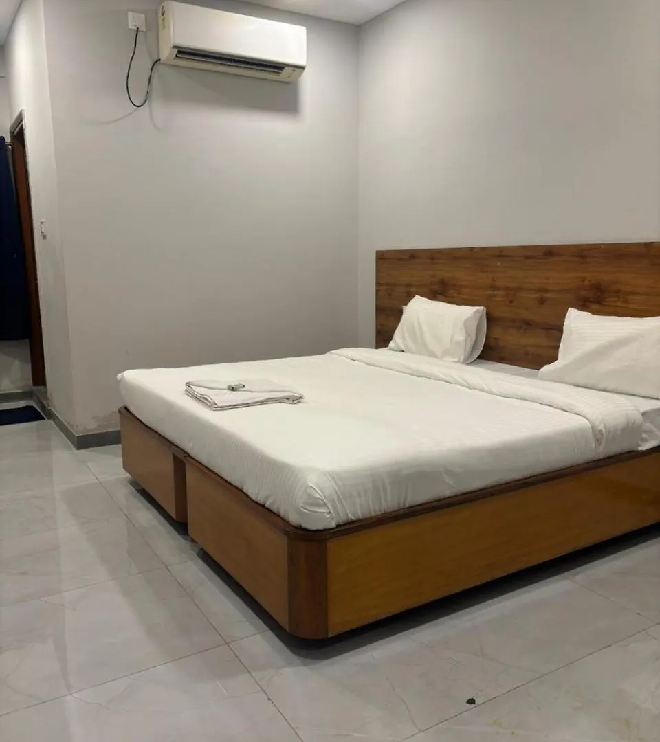 V Paradise Hotel Varanasi 0*,  India